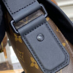 Louis Vuitton Magnetic Messenger M45557 Brown